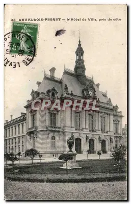 Levallois-Perret — O Hotel de Ville, visto de lado — H.S.A.