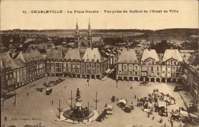Charleville - A Praça Ducal - Vista tirada do Campanário da Prefeitura