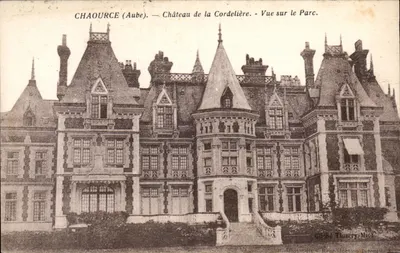 Châource (Aube) — Castelo da Cordelière — Vista sobre o Parque. — Choché Tiquey-Miot