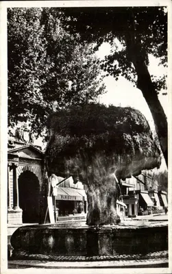 Salon-de-Provence — A Fontaine moussue — Moulin, Castelo, n°176