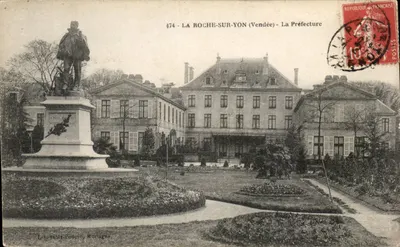 La Roche-sur-Yon (Vendée) — A Prefeitura — Lut. Tahly-Coupin, Mortagne