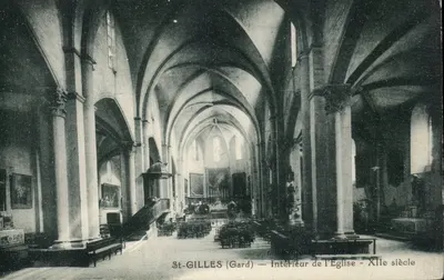 St-GILLES (Gard) — Interior da Igreja — Século XII