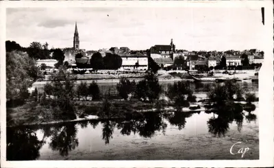 Margens da Dordogne no barragem — Bergerac — editor Cap