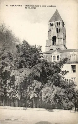 Brantôme – Bambus na Cour intérieure da Abadia — Cliché R. Lacroix