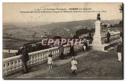Esplanada da Barre e Monumento Jacques de Malleville — DOMME (em Sarladais) — P. B. S.