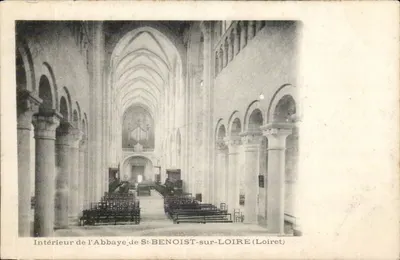 Interior da Abadia de St-BENOIST-sur-LOIRE (Loiret) — vista da nave — editor não identificado