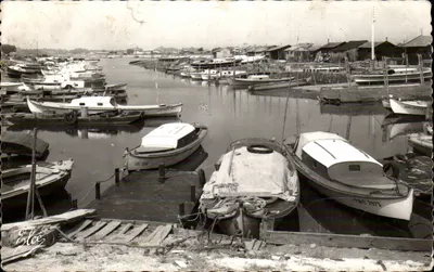 Bilhete postal semimoderno La Teste de Buch O porto e a flotilha de pinasses de pesca