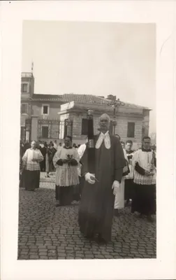 Procession religieuse à Rome — Sacristain de la cathédrale Saint-Jean-de-Latran — vers 1949