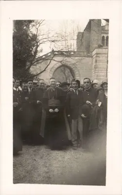 Rome - Jardin du Vatican — Le cardinal Liénart (ancien) et une partie des pèlerins français