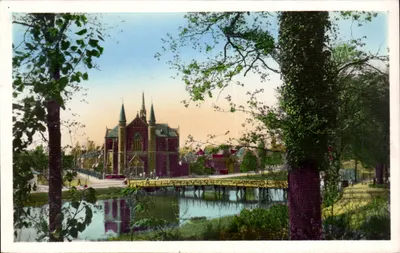 Alkmaar — Kennemerssingel e Igreja de São José — Vrouwe Dreesmann