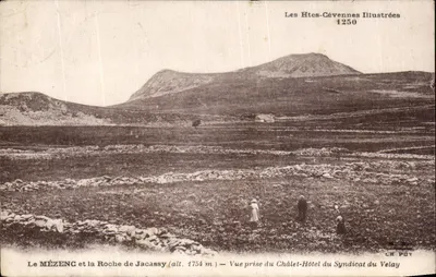 O Mézenc e a Roche de Jacassy (alt. 1754 m) — Vista tirada do Châlet-Hôtel do Sindicato do Velay — Les Htcs-Cévennes Ilustradas 1250