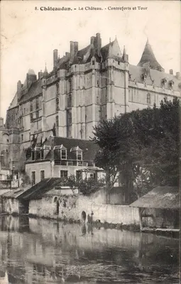 Châteaudun - O Castelo - Contrefortes e Torre — Editor Galeries Moderne, n°8