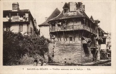 SALIES-de-BÉARN — Velhas casas no Saleys — LL.