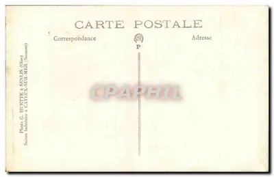 Homem em traje na praia de pedras — Senlis (Oise) — Foto G. Huette em Cayeux-sur-Mer (Somme) — Verso
