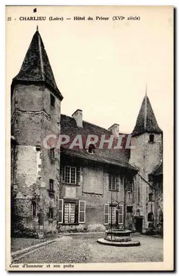 Charlieu (Loire) — Hotel do Prior (século XVI) — Pátio de honra e seu poço