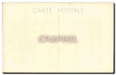 Homem em traje de pé perto de uma janela — interior sombrio — cartão postal — Verso