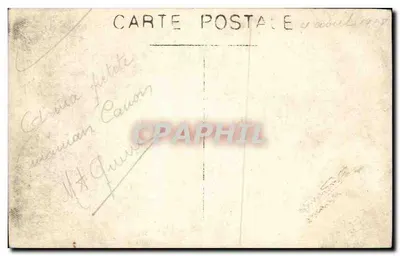 Jovem mulher com vestido de estampa — pose em um taburete — estúdio B. RENARD, Paris — Verso