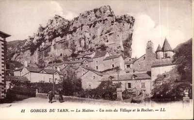 Gorges do Tarn — La Malène — Um canto do Village e a Rocha — LL