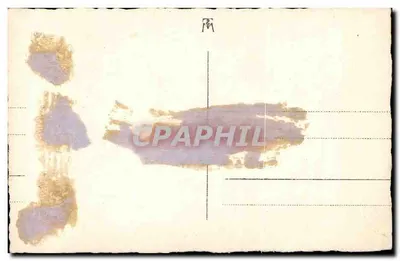Dziecię siedzące na dywanie z futerka — fotografia z warsztatu — wydawca nieznany — Rewers