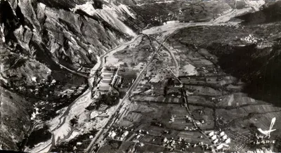 Saint-Jean-de-Maurienne — importante centro industrial das Alpes do Norte — editor LAPIE