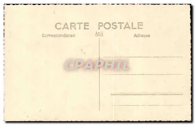 Cinque giovani uomini in uniforme — posa davanti a una porta — — Verso