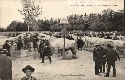 Lapalisse (Allier) — O Campo de Feira — Hugon, editor, Lapalisse