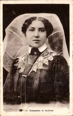 Limousine em Barbichet — retrato de mulher com véu — série 45