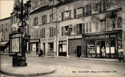 Villejuif - Place de la Fontaine — vista dos comércios e de um poste de luz — Editor EM, n° 7070