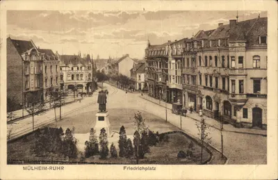 Mülheim-Ruhr — Praça Friedrich com estátua — Verlag Gundermann Essen