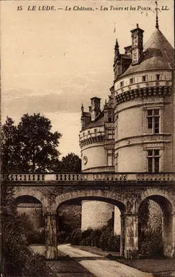 Le Lude. — O Castelo. — As Torres e os Pontes. — LL. — N° 15