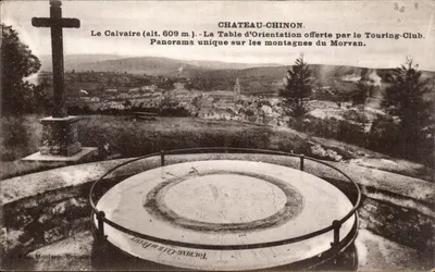 Castelo-Chinon — O Calvário (alt. 609 m.) — Mesa de Orientação oferecida pelo Touring-Club.