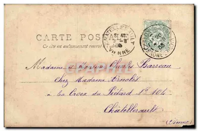 Jovem mulher sorridente segurando uma carta — A.S. — R.P.I. — Verso