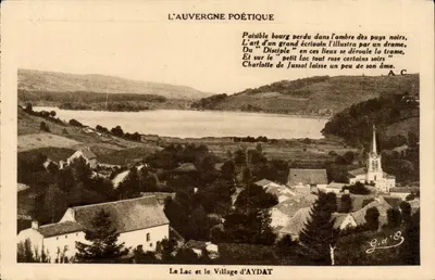 O Lago e a Vila de Aydat — A Auvergne Poética — Gouteranges (P. de D.)