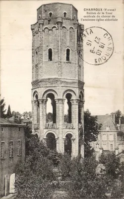 Charroux (Vienne) — Ruínas da Torre Central da Igreja Abbatial Antiga — editor não identificado