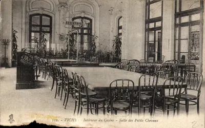 Vichy — Intérieur du Casino — Salle des Petits Chevaux — éditeur Vichy, n° 312