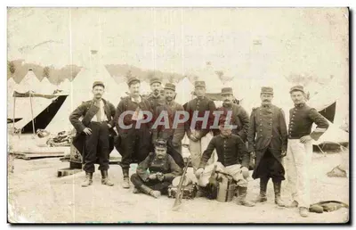 Groupe de soldats en campement