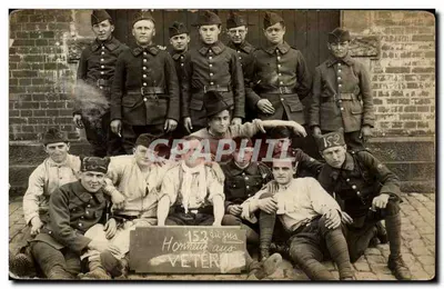 Askere grup — duvarın önünde grup sahnesi — yayımcı 'CPAPHIL' (kartta basılmış) no 152