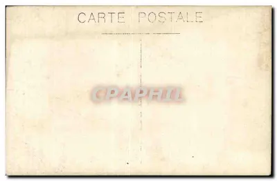 Grupo de soldados — delante de una estructura de madera y ladrillo — número de serie no visible — Reverso