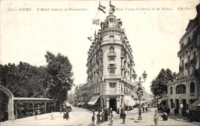 Vichy — O Hotel Astoria e Perspectiva — Ruas Cunin-Gridaine e de Nîmes — ND Phol