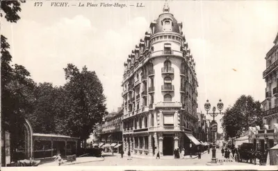 Vichy — A Praça Victor-Hugo — Selecta