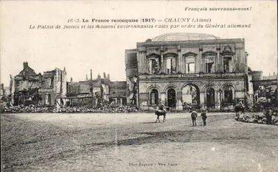 Chauny (Aisne) — O Palácio de Justiça e as casas circundantes demolidas por ordem do General alemão — Phot-Express, Paris