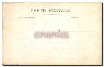 Soldado en uniforme — pose delante de un parapeto — tarjeta postal anónima — Reverso