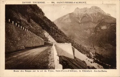 Rodovia dos Bauges pelo Col do Frene — Saint-Pierre-d'Albigny, Le Châtelard, Aix-les-Bains — Savoie Tourisme, n° 986
