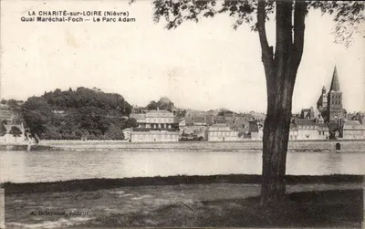 LA CHARITÉ-sur-LOIRE (Nièvre) — Margem Maréchal-Foch — O Parque Adam — A. Delayance, editor