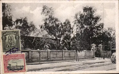 Visão da Compagnia de Moçambique — trem e edifícios — editor A. Brook, Beira