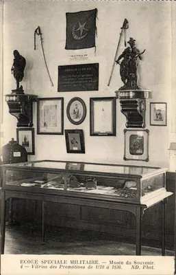 Escola Militar Especial — Museu do Recordo — Vitrine das Promoções de 1818 a 1830 — ND. Fot.
