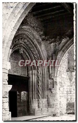 Belvès (Dordogne) — O Portal da Igreja — Foto H. Lox (Dordogne)