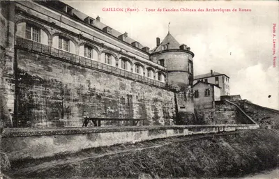 Gaillon (Eure) — Torre do antigo Castelo dos Bispos de Rouen — Foto A. Lavergne, Vernon
