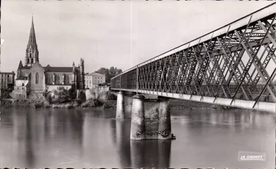 Langon (Gironde) — Ponte metálica e igreja — La Cigogne