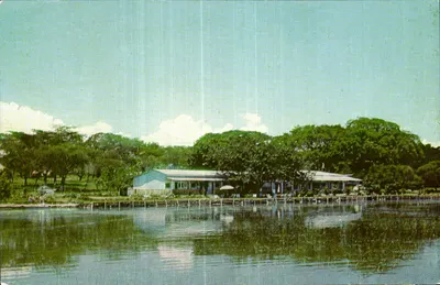 Lago de Awuara — vista da margem — editor não visível